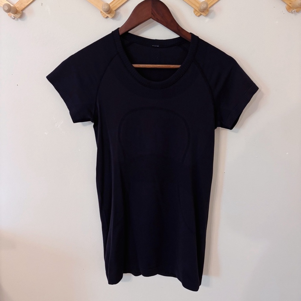 Lululemon Swiftly Tech Navy Short Sleeve Shirt - Size 6